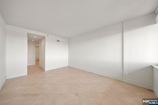 100 Carlyle Drive VP6, Cliffside Park, NJ 07010