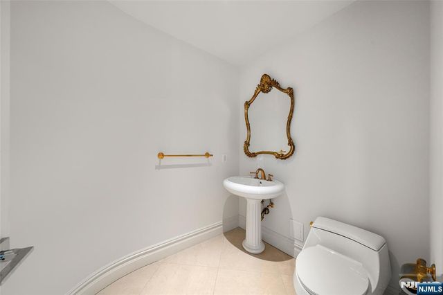 100 Carlyle Drive VP6, Cliffside Park, NJ 07010