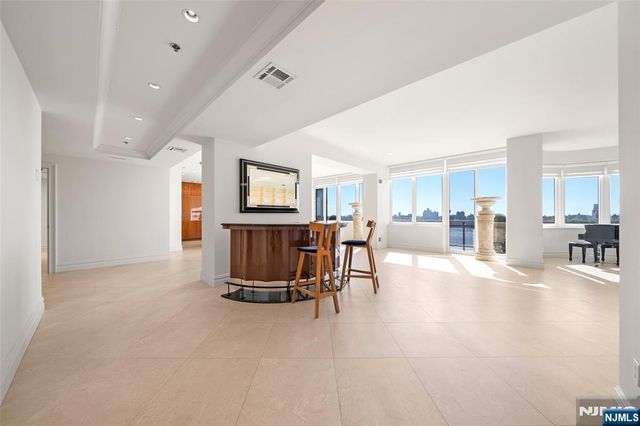 100 Carlyle Drive VP6, Cliffside Park, NJ 07010