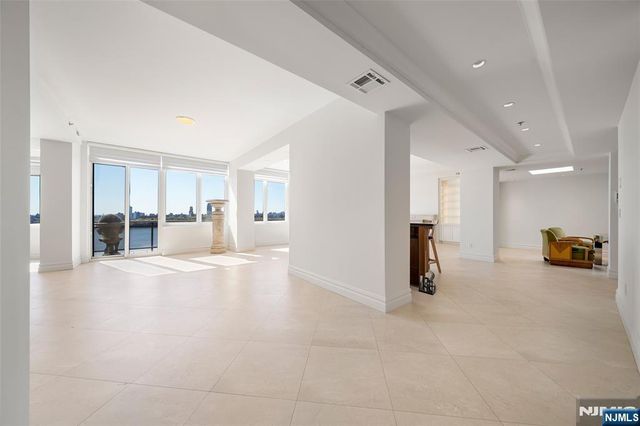 100 Carlyle Drive VP6, Cliffside Park, NJ 07010