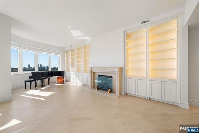 100 Carlyle Drive VP6, Cliffside Park, NJ 07010