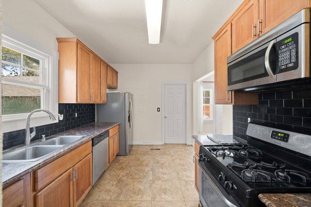 1515 W Harding Way, Stockton, CA 95203