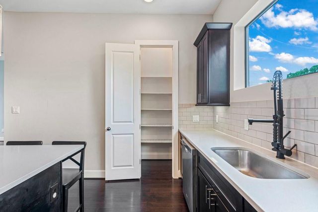 955 Saint Augustine Street, Houston, TX 77023