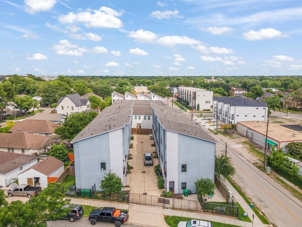 955 Saint Augustine Street, Houston, TX 77023
