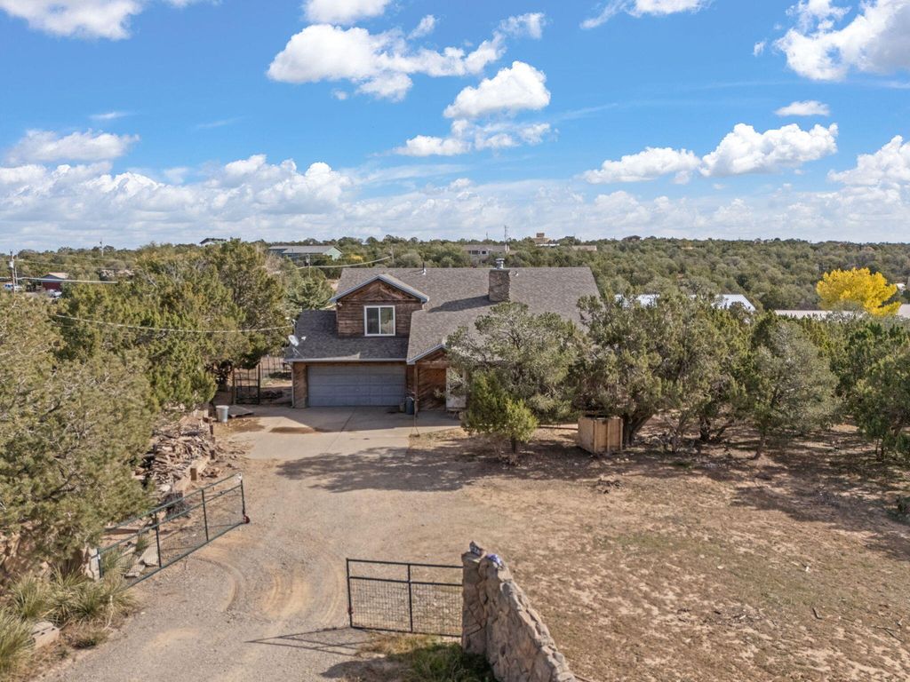 27 Steeplechase Drive, Edgewood, NM 87015