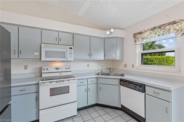 3657 Kent DR, Naples, FL 34112