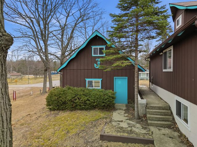 6221 Honeymoon Drive, Lakeview, MI 48850