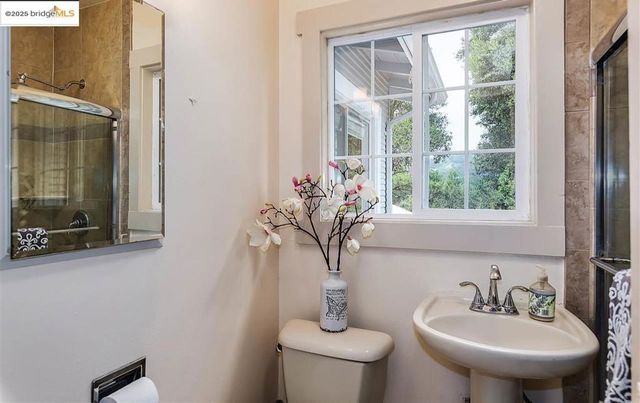 6454 Mokelumne Ave, Oakland, CA 94605