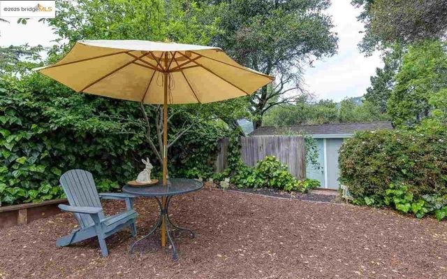 6454 Mokelumne Ave, Oakland, CA 94605