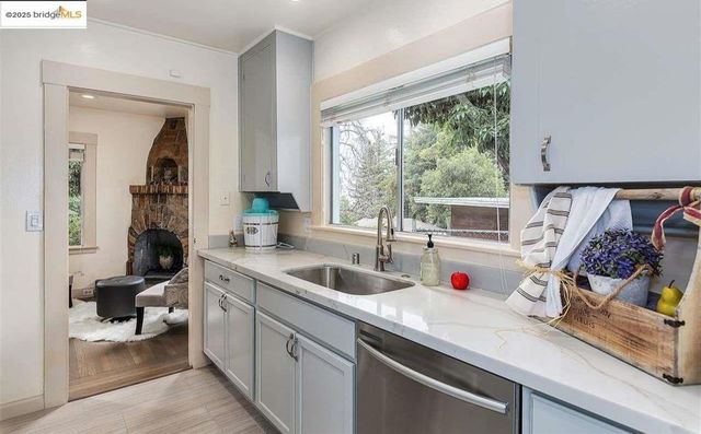 6454 Mokelumne Ave, Oakland, CA 94605