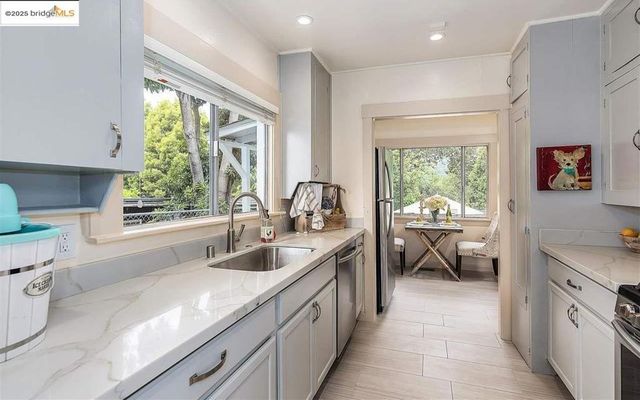 6454 Mokelumne Ave, Oakland, CA 94605