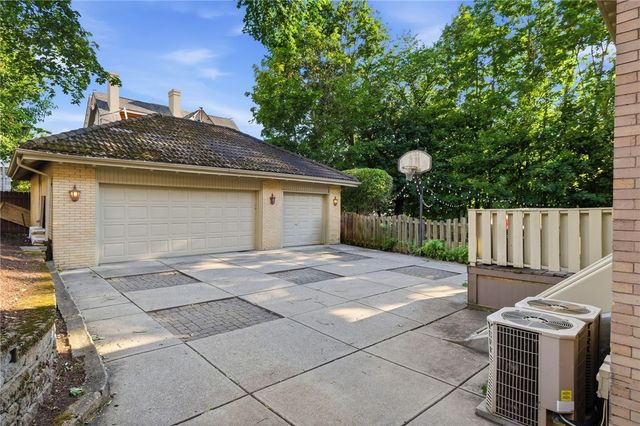 5800 Aylesboro, Squirrel Hill, PA 15217