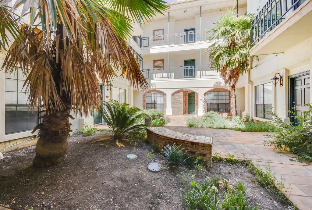 1908 San Antonio ST 201, Austin, TX 78705