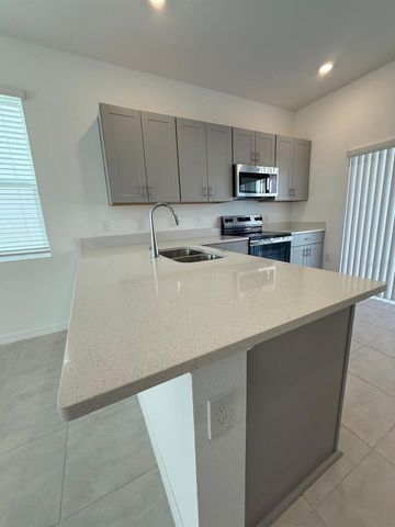 3208 SKYLINE LOOP, Kissimmee, FL 34758