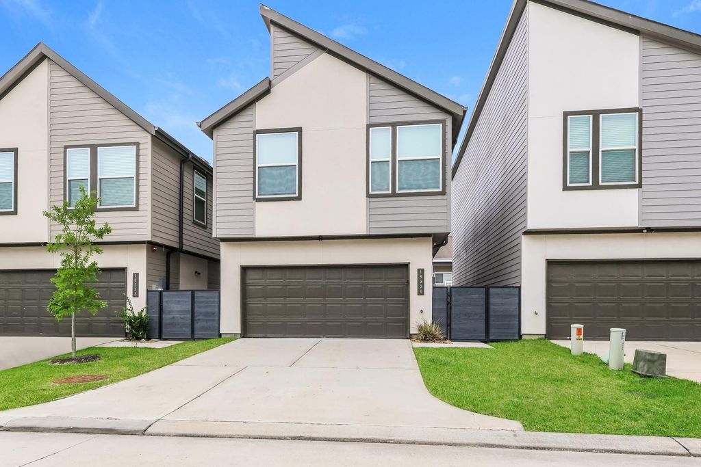 18334 W Centro Circle, Shenandoah, TX 77385