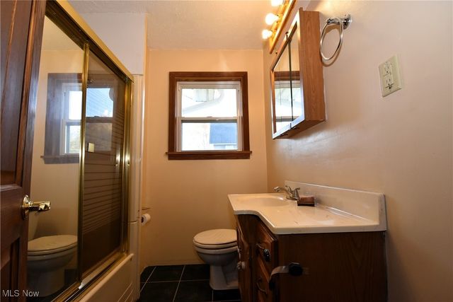 3385 Hughes Avenue, Girard, OH 44420