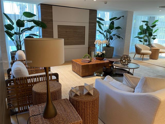 9521 E Bay Harbor Dr 605, Bay Harbor Islands, FL 33154