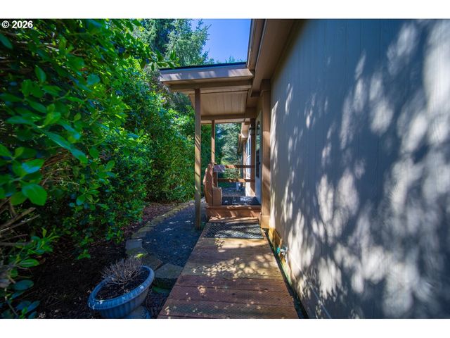 1600 RHODODENDRON Dr 6, Florence, OR 97439