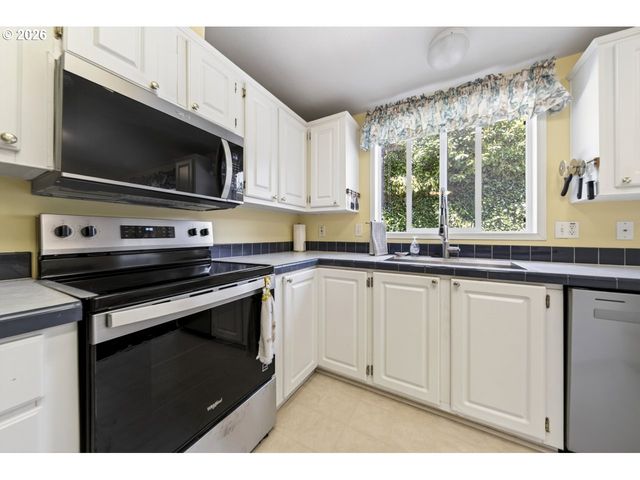 1600 RHODODENDRON Dr 6, Florence, OR 97439