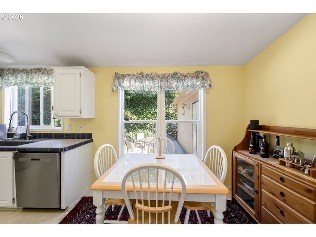 1600 RHODODENDRON Dr 6, Florence, OR 97439