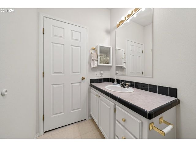 1600 RHODODENDRON Dr 6, Florence, OR 97439