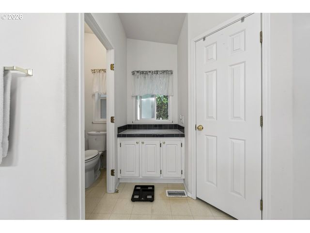 1600 RHODODENDRON Dr 6, Florence, OR 97439