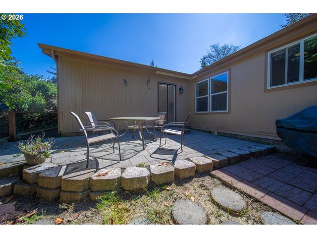 1600 RHODODENDRON Dr 6, Florence, OR 97439