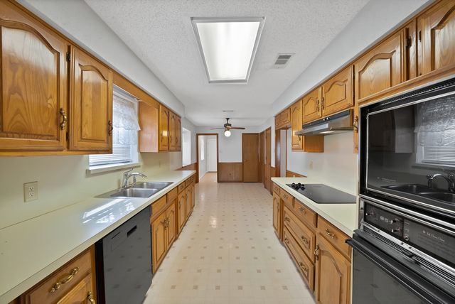 405 Shadowwood Trail, Ovilla, TX 75154