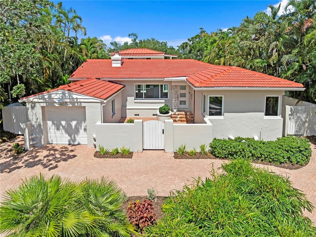 860 SNELL ISLE BOULEVARD NE, St Petersburg, FL 33704