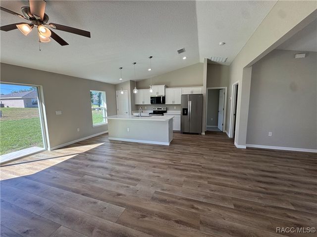 8221 N Merrimac Way, Citrus Springs, FL 34434