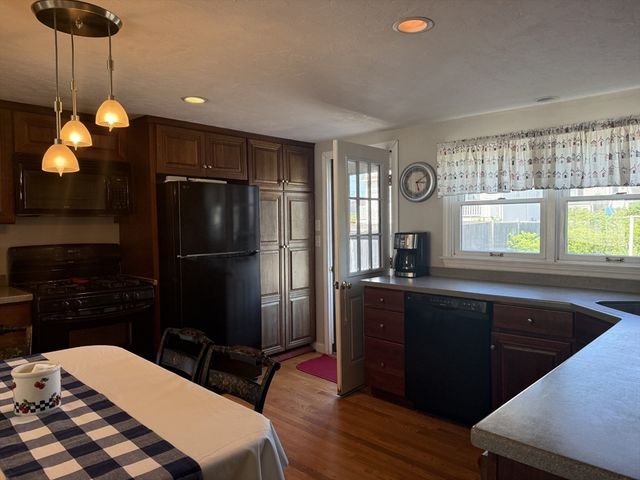 11 Old Mouth Rd, Scituate, MA 02066