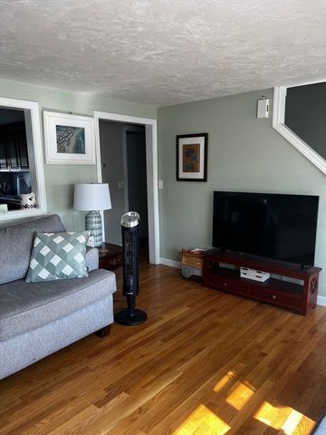 11 Old Mouth Rd, Scituate, MA 02066