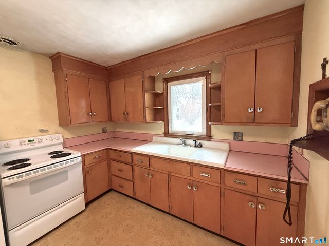 560 Torringford East Street, New Hartford, CT 06790