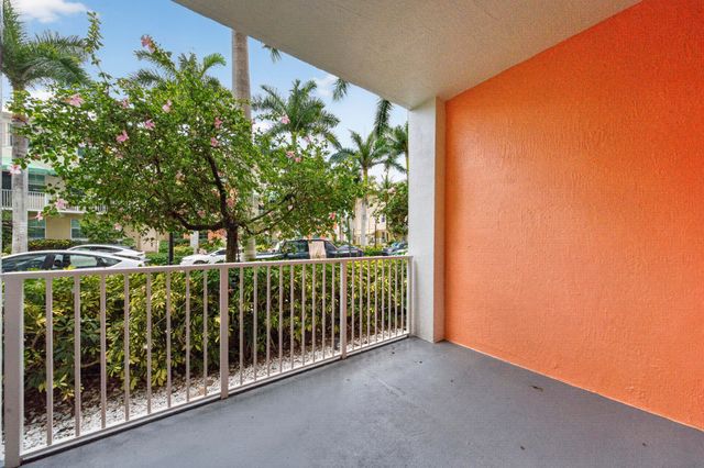 804 E Windward Way 111, Lantana, FL 33462