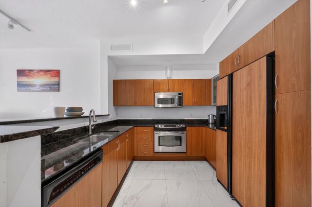 804 E Windward Way 111, Lantana, FL 33462