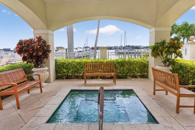 804 E Windward Way 111, Lantana, FL 33462