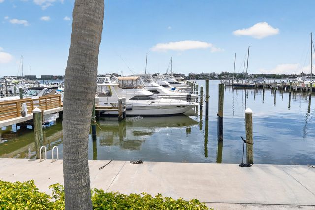 804 E Windward Way 111, Lantana, FL 33462