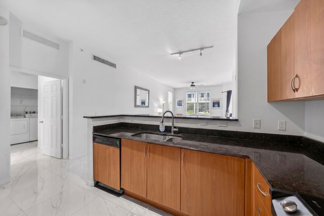 804 E Windward Way 111, Lantana, FL 33462