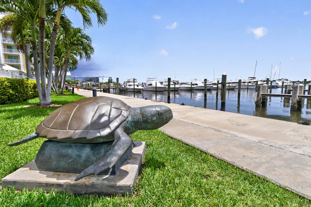 804 E Windward Way 111, Lantana, FL 33462