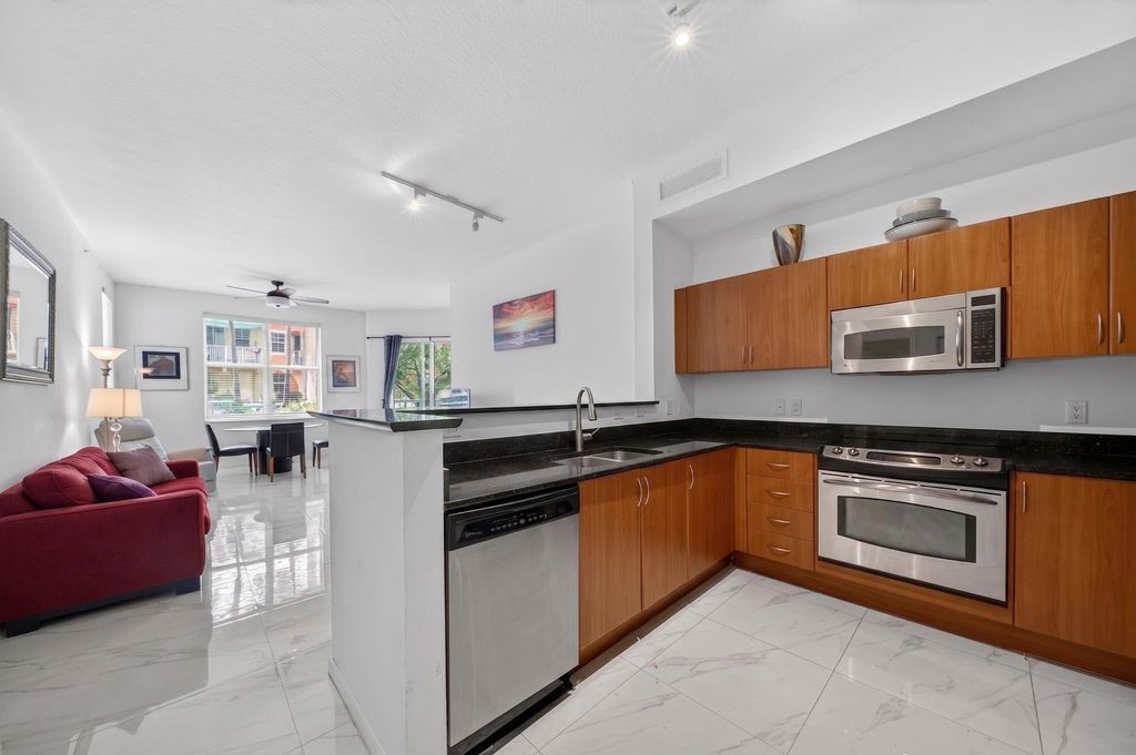 804 E Windward Way 111, Lantana, FL 33462
