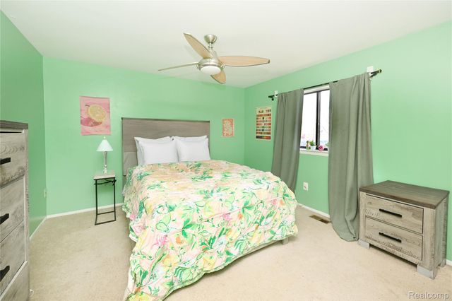 2421 Samoset Road, Royal Oak, MI 48073