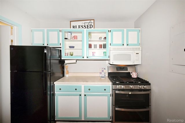 2421 Samoset Road, Royal Oak, MI 48073