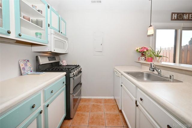 2421 Samoset Road, Royal Oak, MI 48073