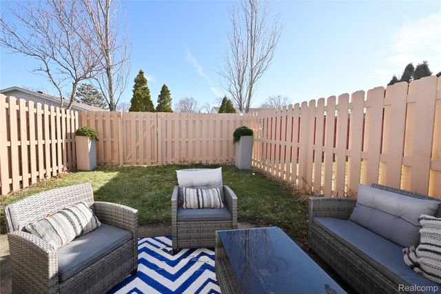 2421 Samoset Road, Royal Oak, MI 48073