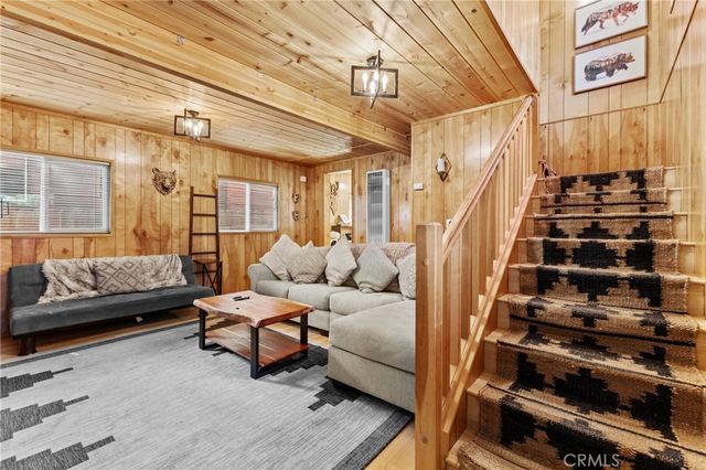 317 Moreno, Sugarloaf, CA 92386