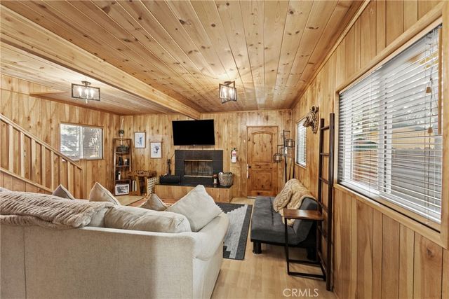 317 Moreno, Sugarloaf, CA 92386