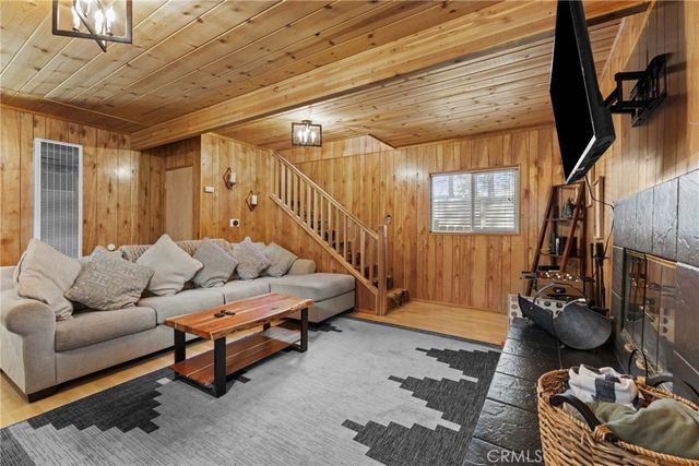 317 Moreno, Sugarloaf, CA 92386