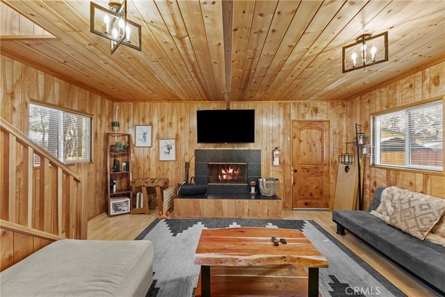 317 Moreno, Sugarloaf, CA 92386