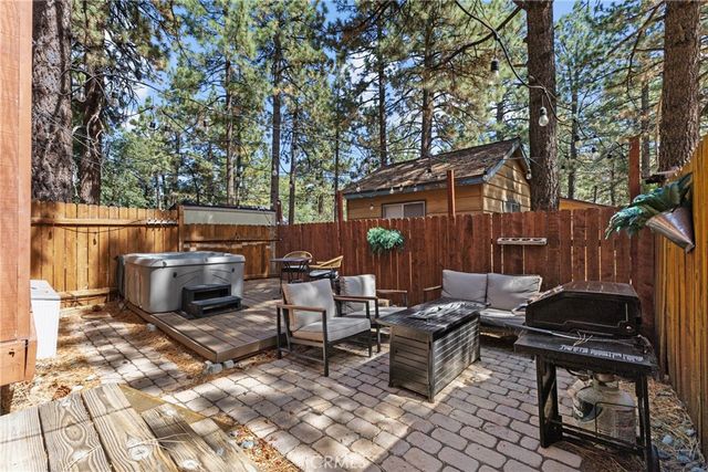 317 Moreno, Sugarloaf, CA 92386