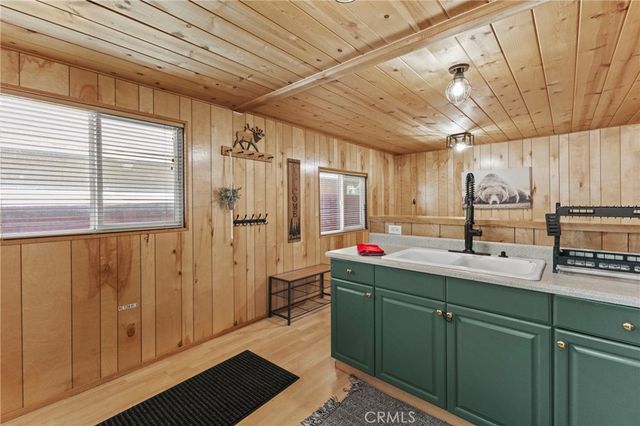 317 Moreno, Sugarloaf, CA 92386